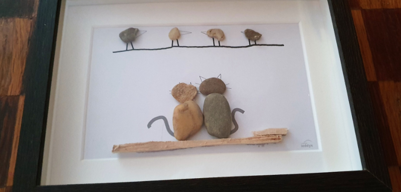 Kieselkunst mit Katzen und Vögeln